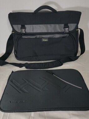 Like New Targus City Gear Hybrid Messenger TCG270 + Targus Trax Sleeve TSS677US